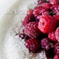 How to freeze raspberries for the winter and what to cook from them