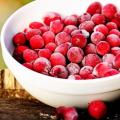 How to preserve cranberries for the winter so that they do not lose their vitamins?