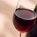 نبيذ العنب محلي الصنع مع الماء المضاف: وصفات ونصائح نبيذ العنب محلي الصنع بدون سكر