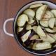 Пържени патладжани - рецепти за патладжани с чесън, билки, домати и други Как да пържим патладжани с яйца и чесън